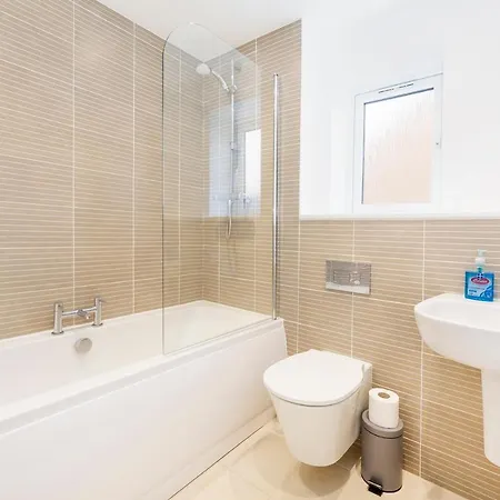 Beautiful Brand New - Sleeps Up To 5! Semesterbostad Bristol