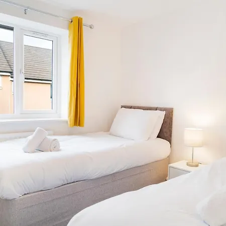 Semesterbostad Beautiful Brand New - Sleeps Up To 5! Bristol